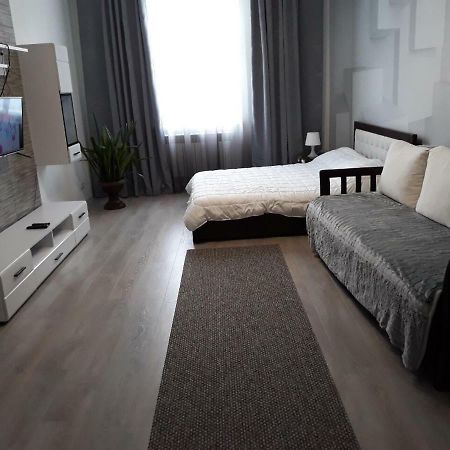 Апартаменти В Центрі На Куліша З Двома Спальнями Lviv Kültér fotó